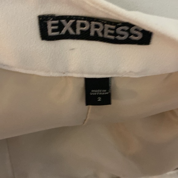 Express Shorts - Picture 5 of 5